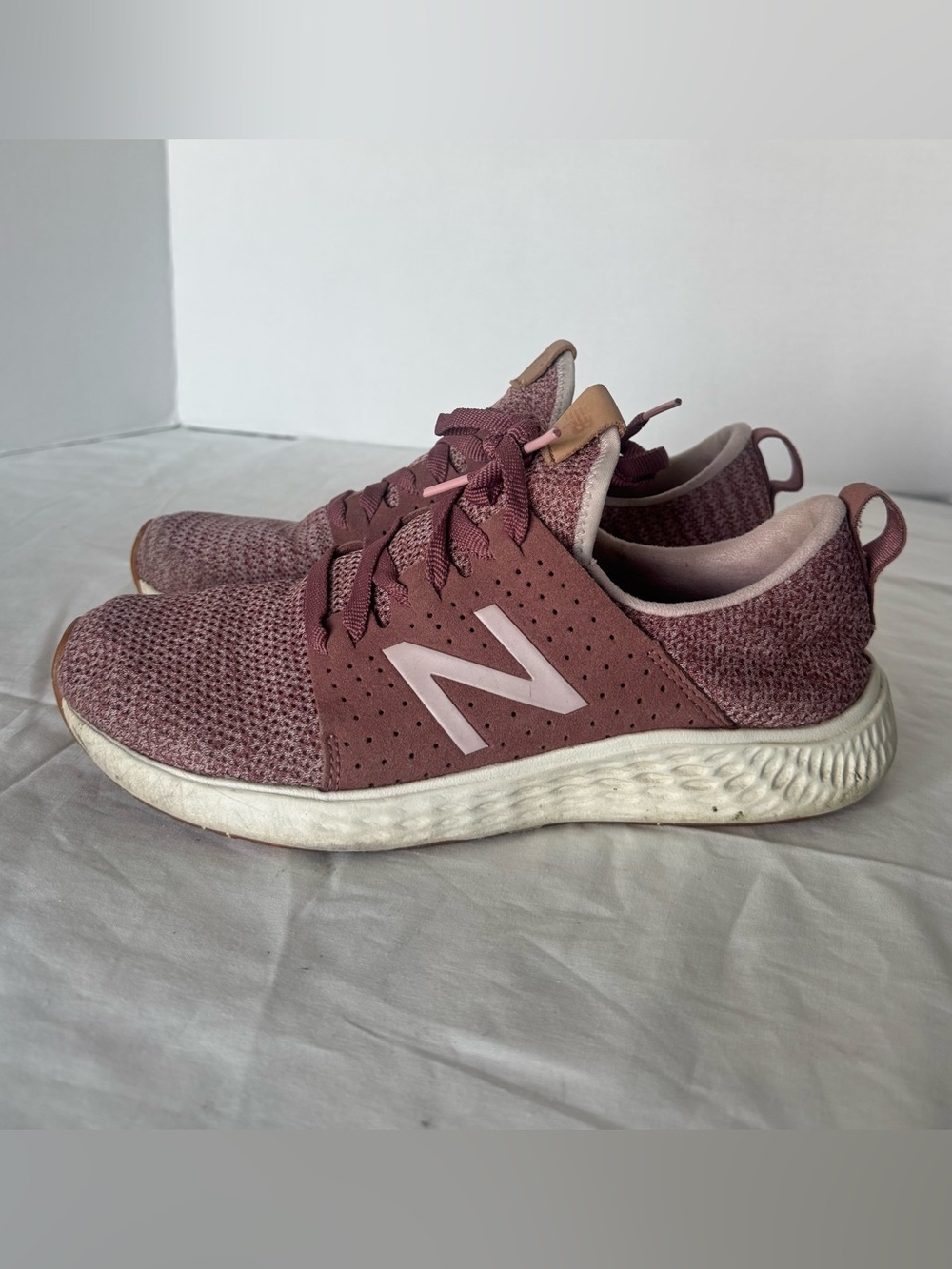 New Balance Women's Mauve Knit Lace-Up Sneakers Size 9